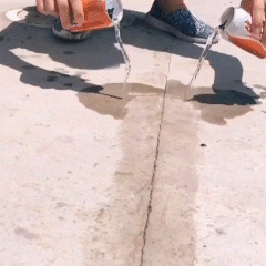El agua resbala sola